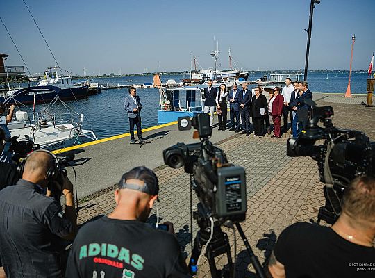 Nowy falochron dla puckiego portu. Podpisano umowę, dzięki której port będzie bezpieczniejszy i bardziej funkcjonalny.
