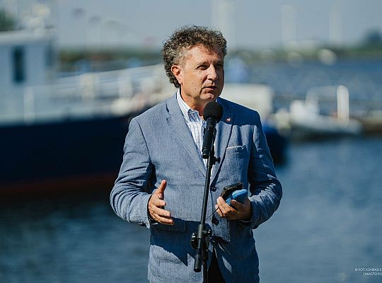 Nowy falochron dla puckiego portu. Podpisano umowę, dzięki której port będzie bezpieczniejszy i bardziej funkcjonalny.