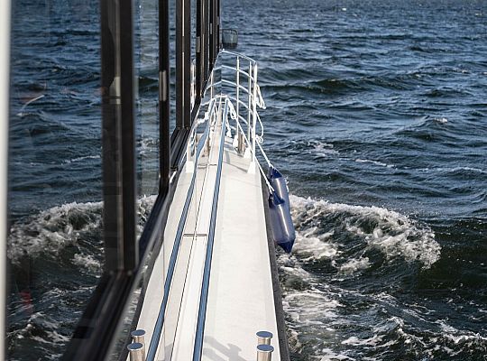 10.10.2025 na wodach Zatoki Puckiej  odbyły się testy elektrycznego tramwaju wodnego