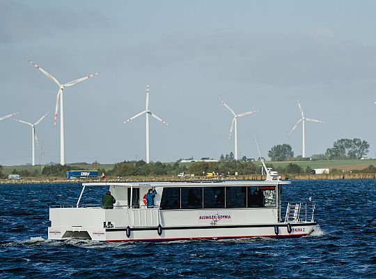 10.10.2025 na wodach Zatoki Puckiej  odbyły się testy elektrycznego tramwaju wodnego