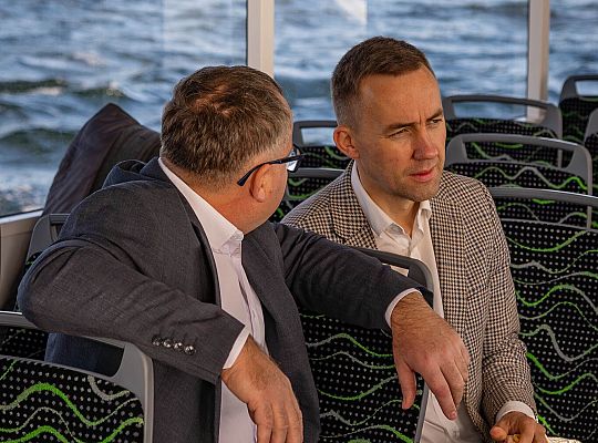 10.10.2025 na wodach Zatoki Puckiej  odbyły się testy elektrycznego tramwaju wodnego