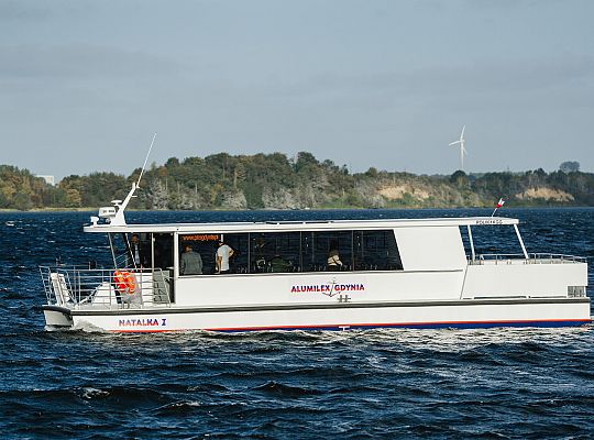 10.10.2025 na wodach Zatoki Puckiej  odbyły się testy elektrycznego tramwaju wodnego