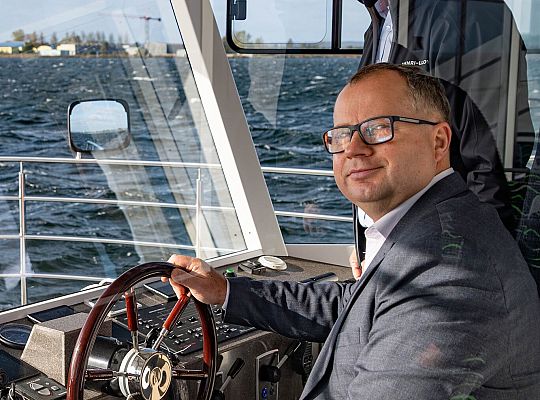 10.10.2025 na wodach Zatoki Puckiej  odbyły się testy elektrycznego tramwaju wodnego