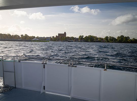 10.10.2025 na wodach Zatoki Puckiej  odbyły się testy elektrycznego tramwaju wodnego