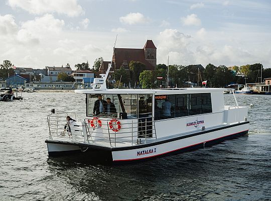 10.10.2025 na wodach Zatoki Puckiej  odbyły się testy elektrycznego tramwaju wodnego